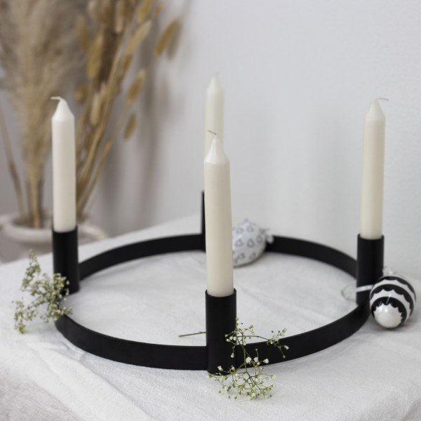 Kerzenhalter | Kranz | schwarz mit vier weißen Kerzen 