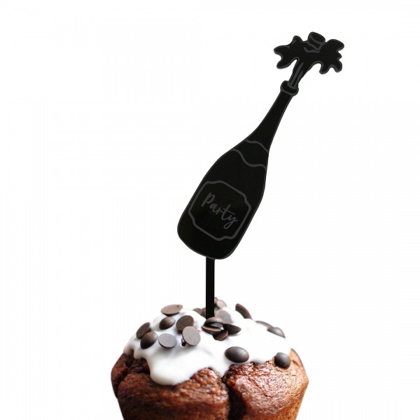 Cake Topper Acryl Sektflasche in schwarz mit der Aufschrift in einem Muffin