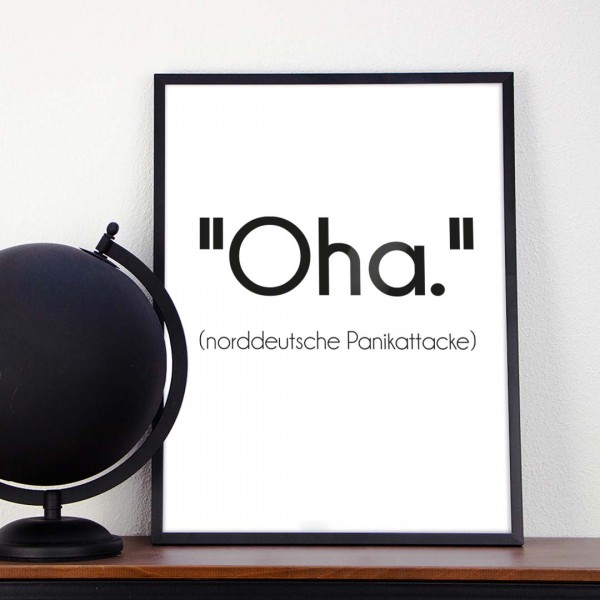 Poster Typographie "Oha" in einem schwarzen Rahmen neben einem schwarzen Globus