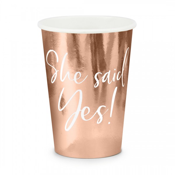 Becher in einem tollen rosé Metallic Look mit weißer Aufschrift "She said Yes!"
